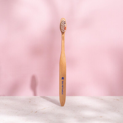 eco-responsible wooden toothbrush
